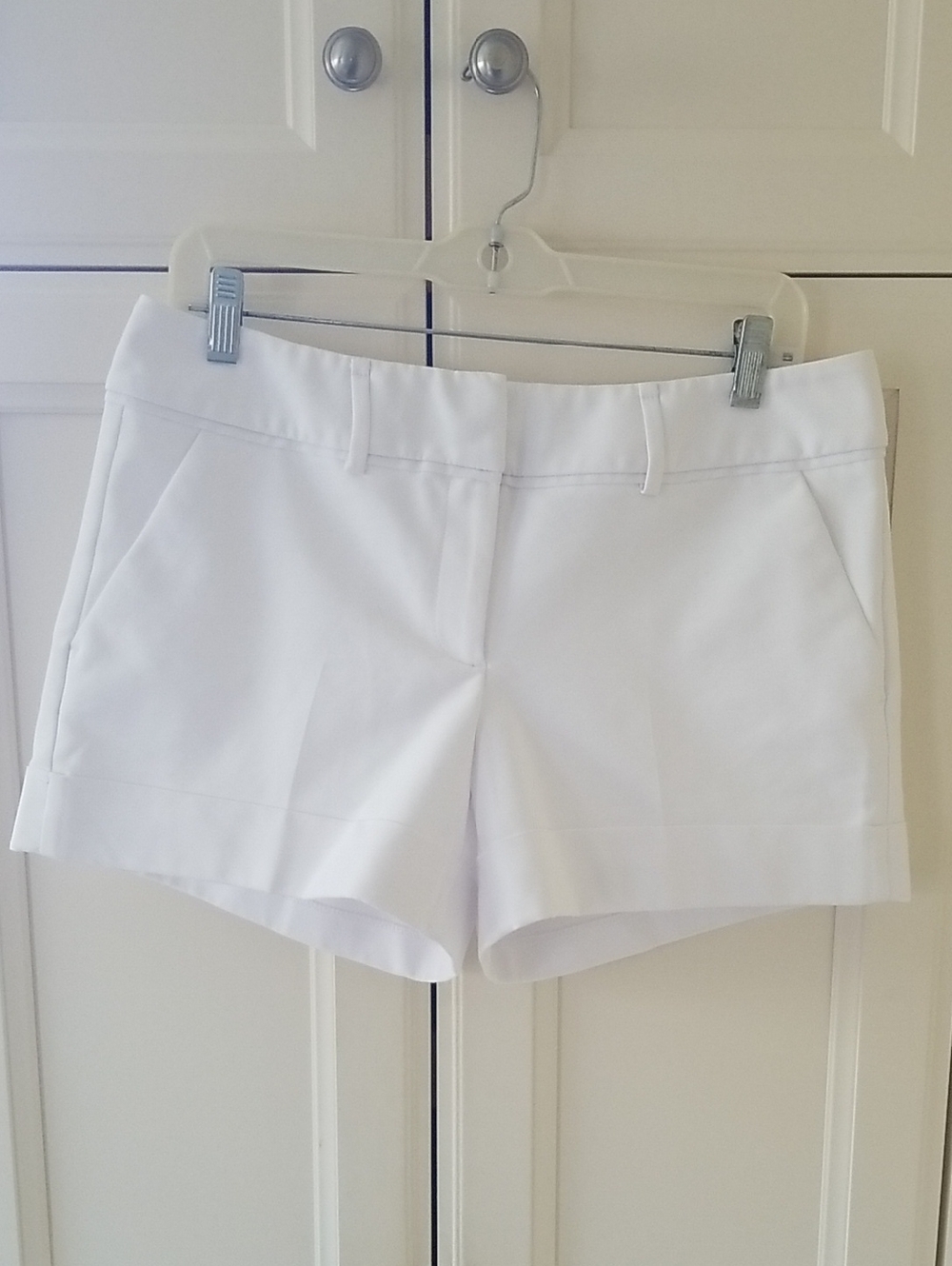 7th Avenue Design Studio Women’s White Tailored Shorts - Size 8